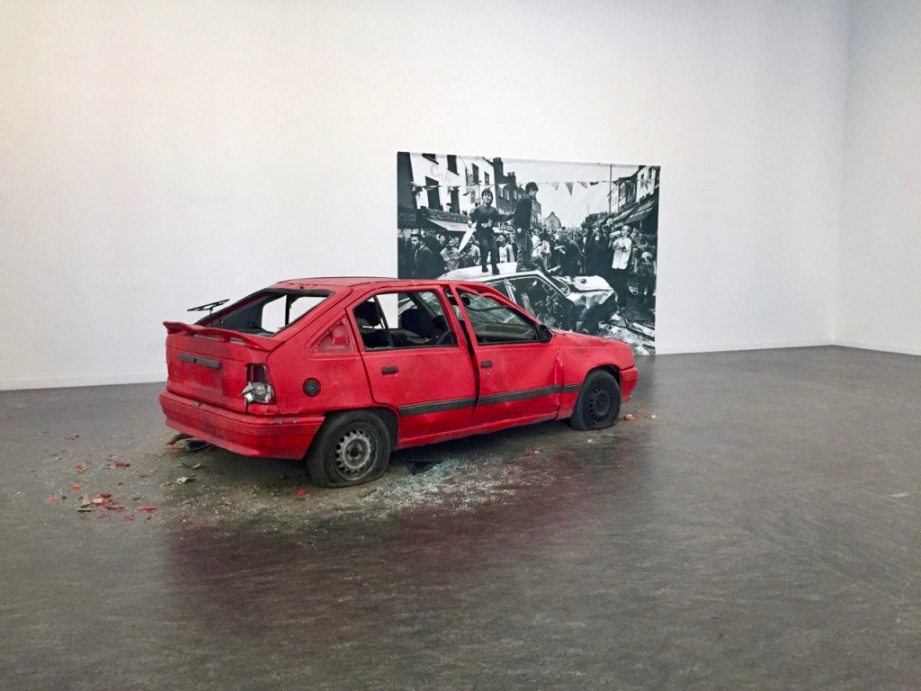 Выставка авто-деструктивного искусства в музее современного искусства в Торуни, Польша. 2015