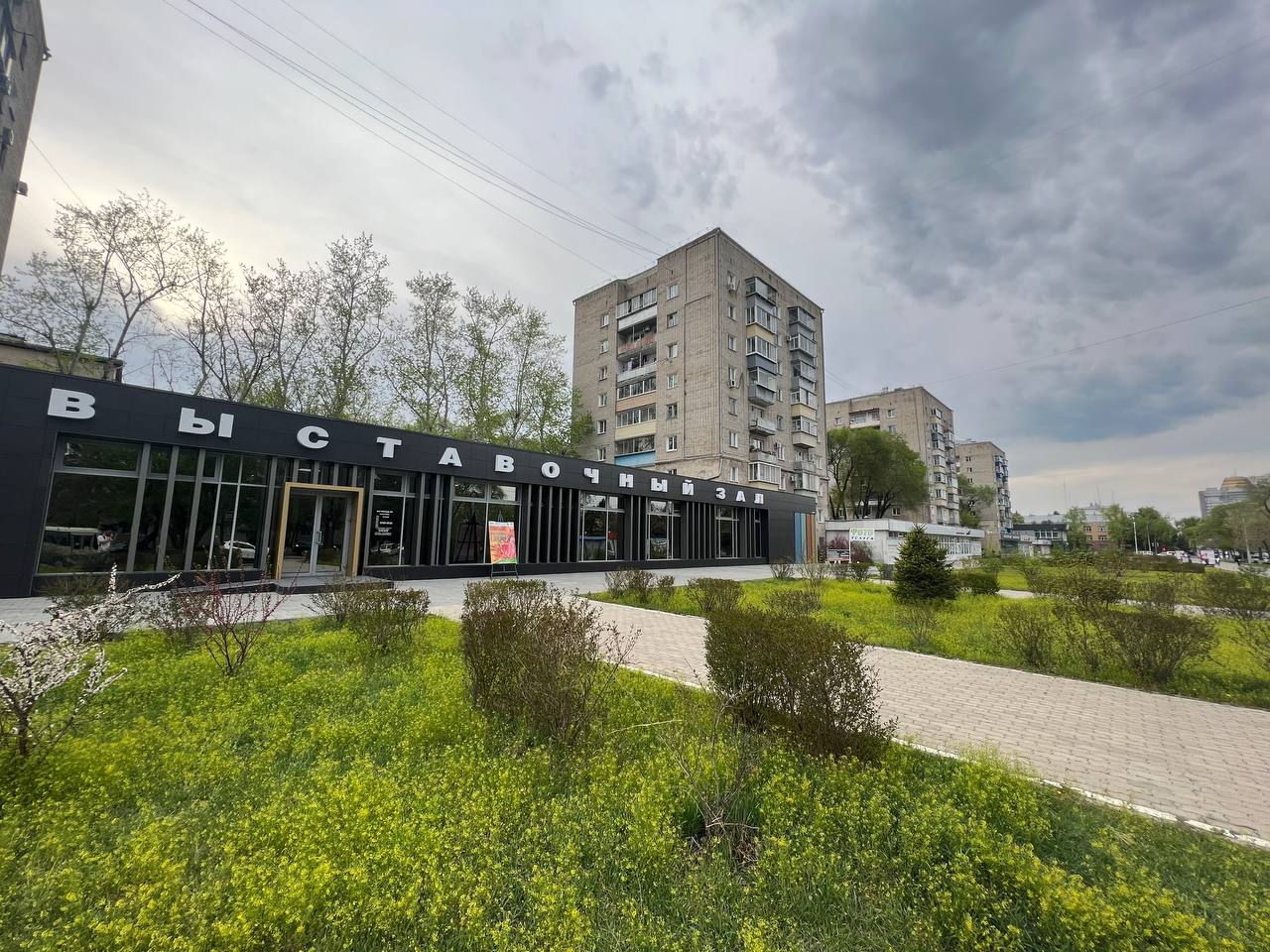 Благовещенск - 50 лет октября, Выставочный зал - озеленение