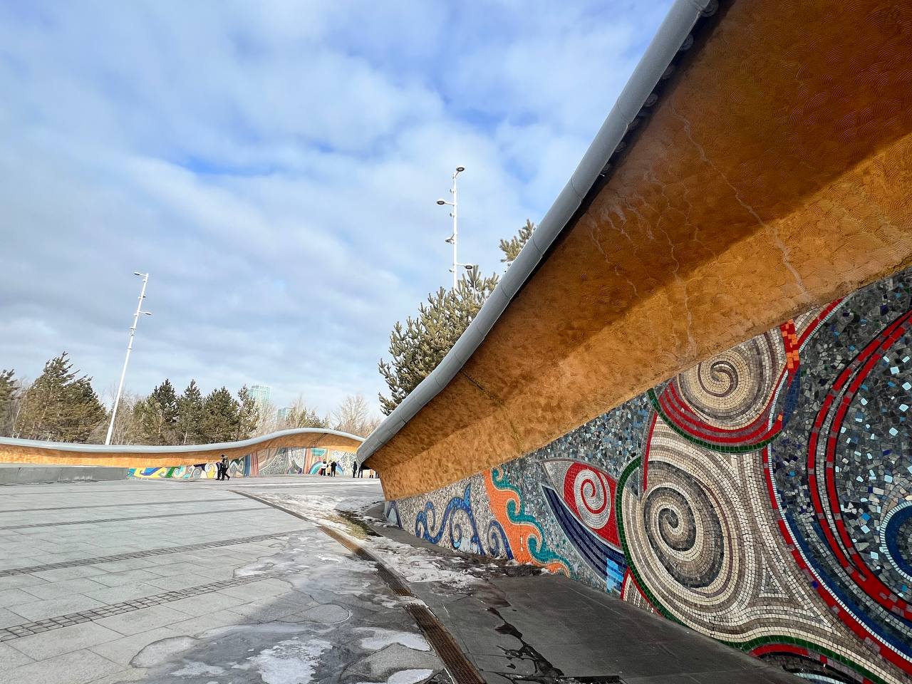 Вход в парк в Астане - мозаика