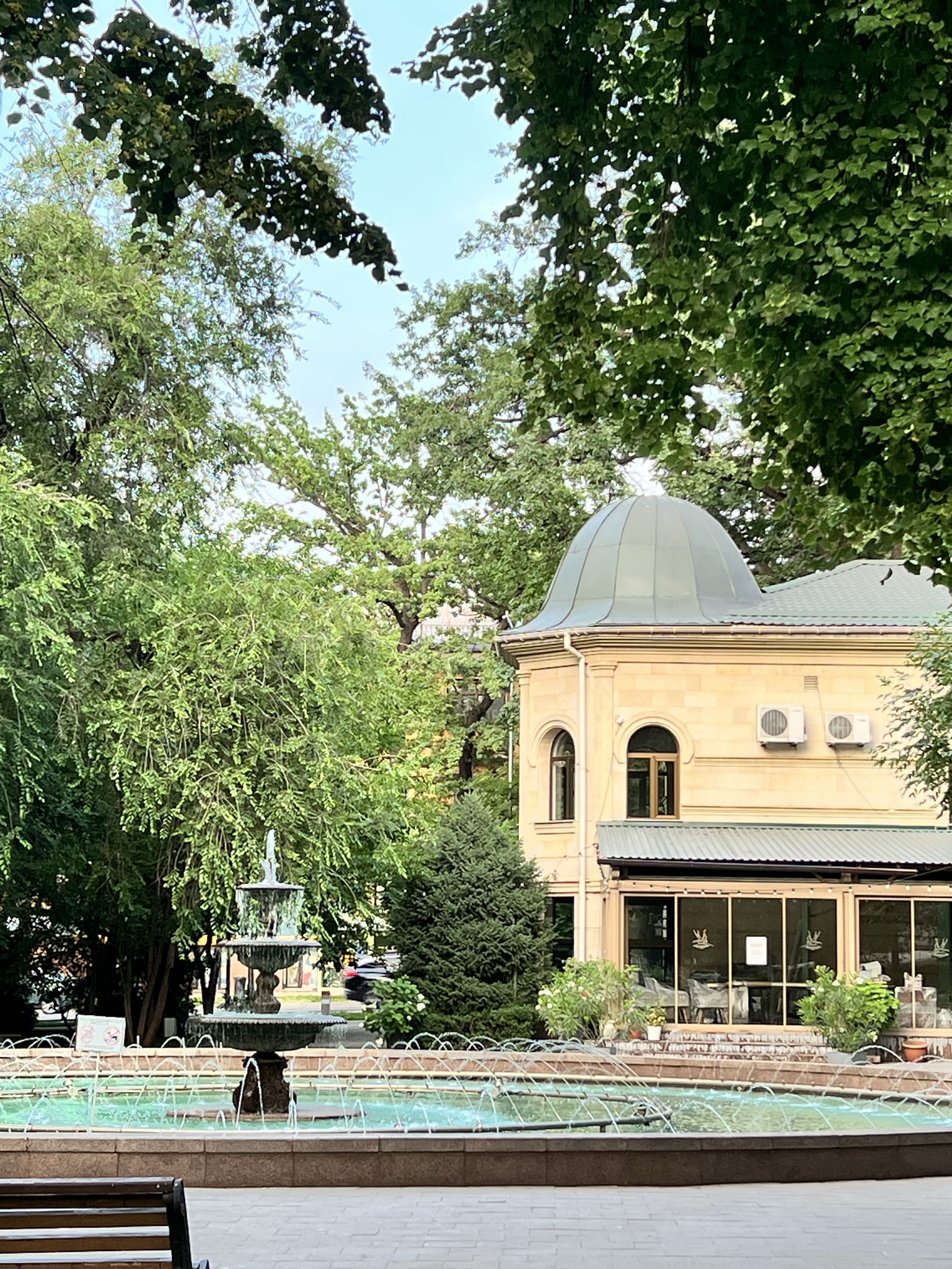 Алматы - у оперы