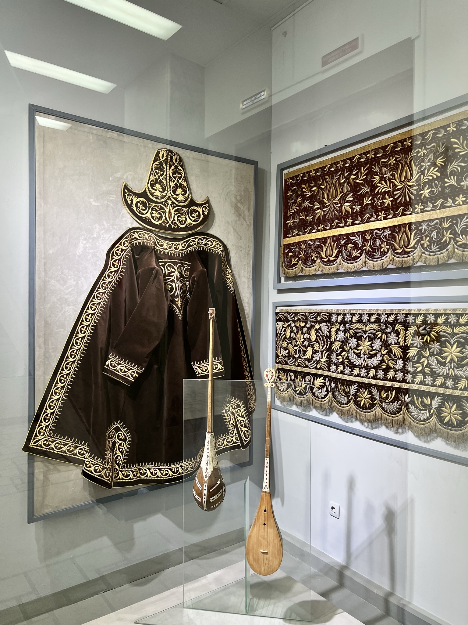 Алматы - музей искусств им. Кастеева. Национальные казахские узоры